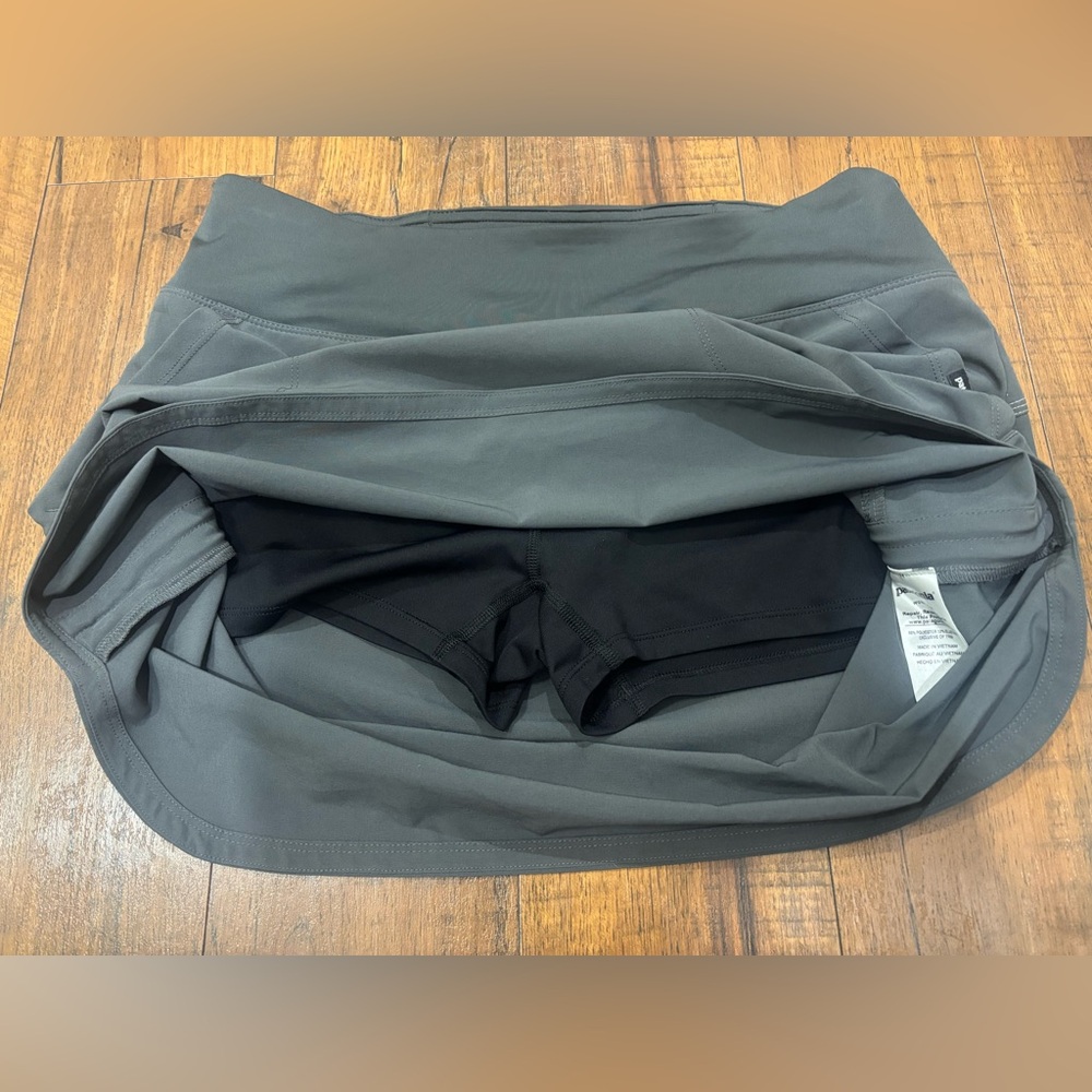 Patagonia Tech Skort in Gray Women’s Medium Hiking Outdoor Gorpcore Performance - Picture 8 of 13